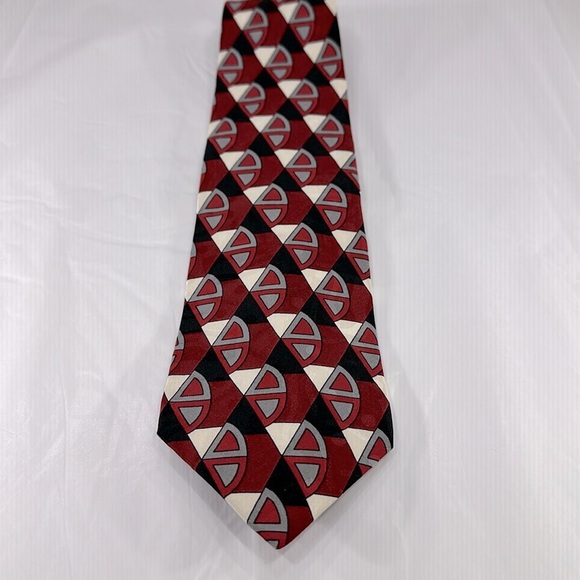 Croft & Barrow - Geometric Pattern Italian Silk Red & Black Mens Necktie ⭐️ EUC - Picture 2 of 4